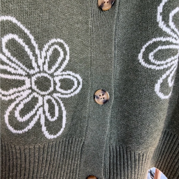 No Boundaries Olive Green Floral Button-Up Cardigan Sweater - Picture 4 of 5